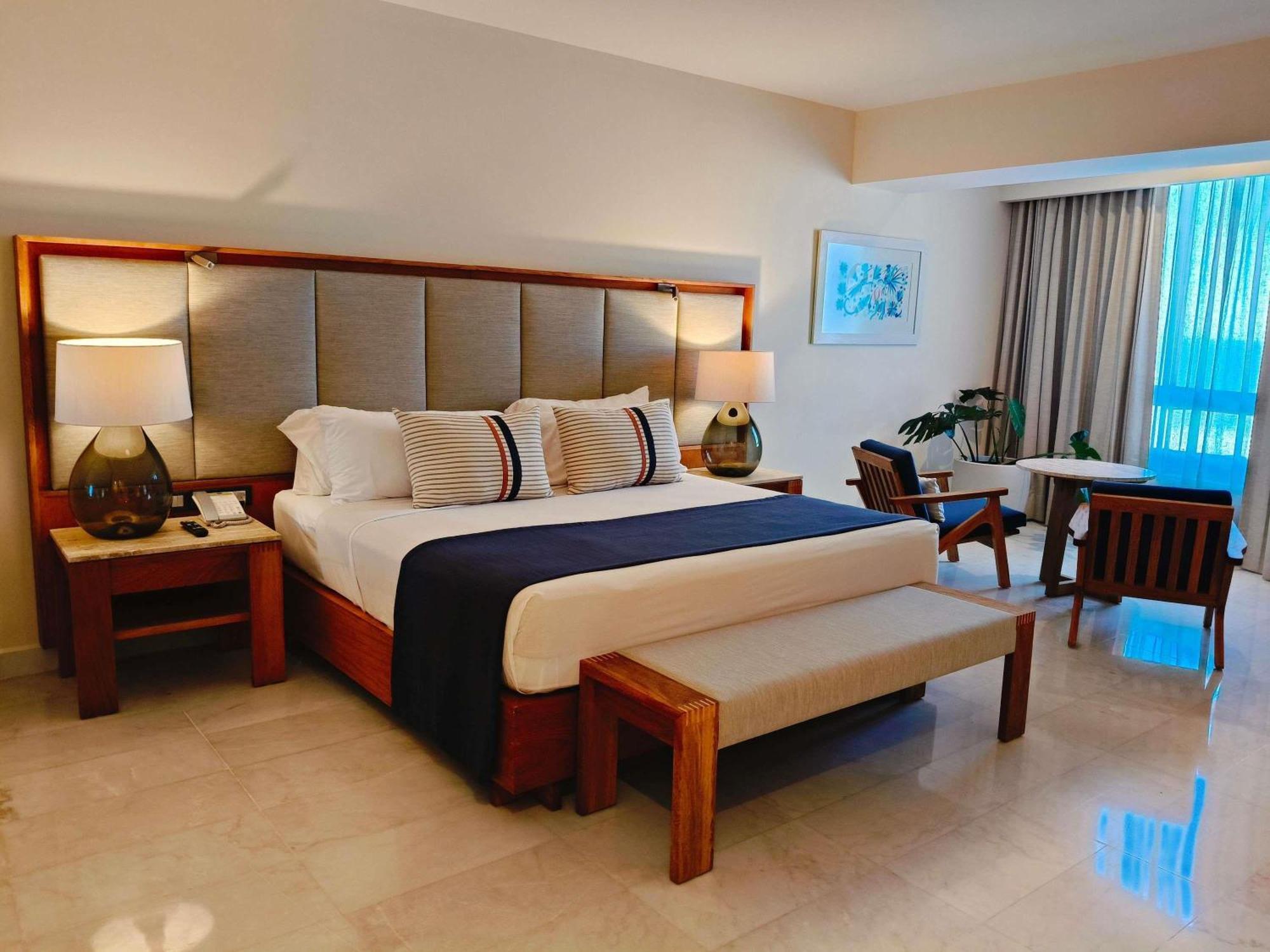 Superior King Room Ocean View